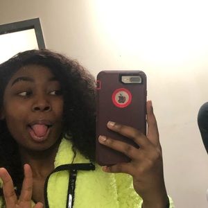 Meet your Posher, Seniya